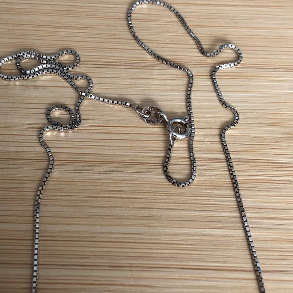 Elegant Silver Necklace - Picture 3 of 3